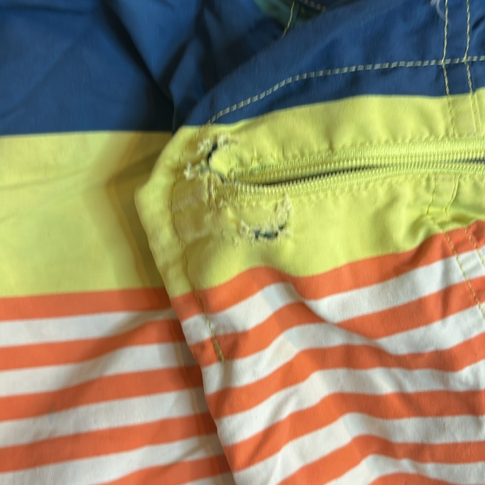 Patagonia men’s swim trunk size 31 - flaw! Read more - Picture 3 of 4